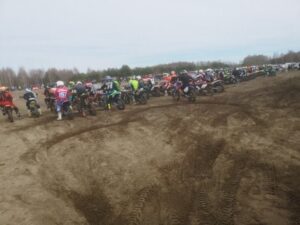 zawodnicy motocross